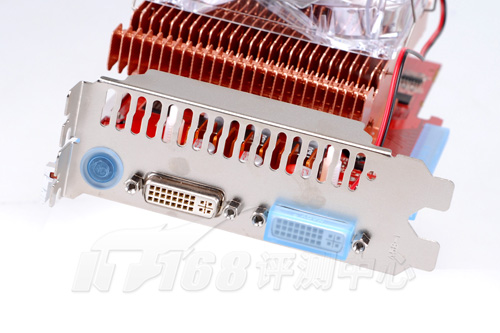 铭鑫的图能剑风镭版Radeon HD4830输出接口